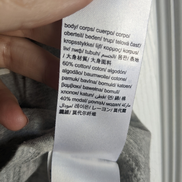 FREE with purchase 🤩 Calvin Klein grey crop top - Picture 4 of 8